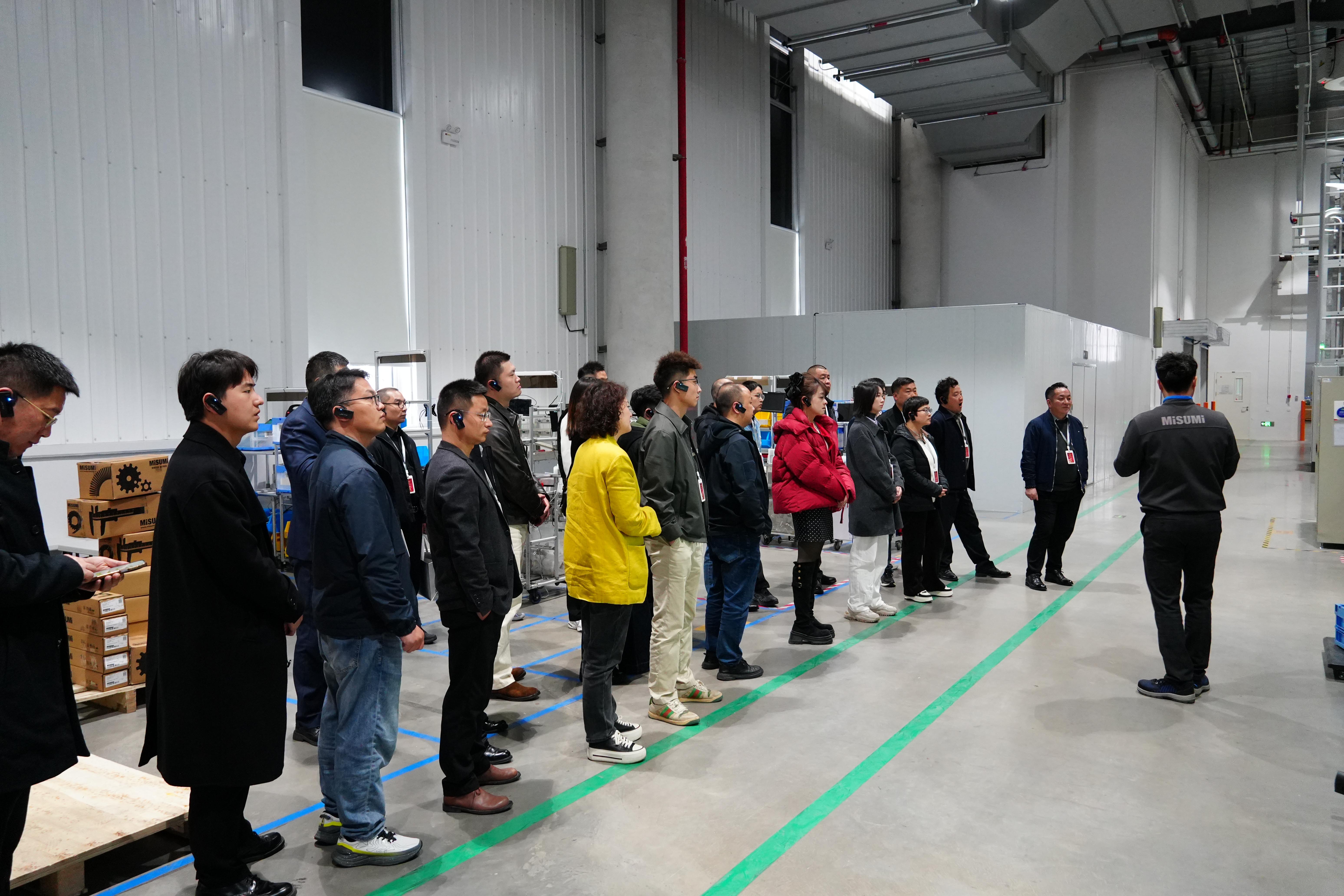 渠道商伙伴参观米思米QCT仓库.jpeg
